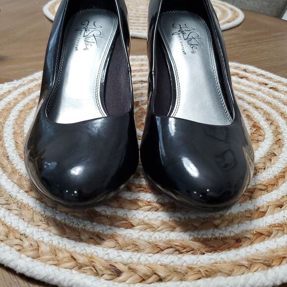 Life Stride patent leather pumps. Black Patent Leather SIZE 10 - Picture 3 of 8